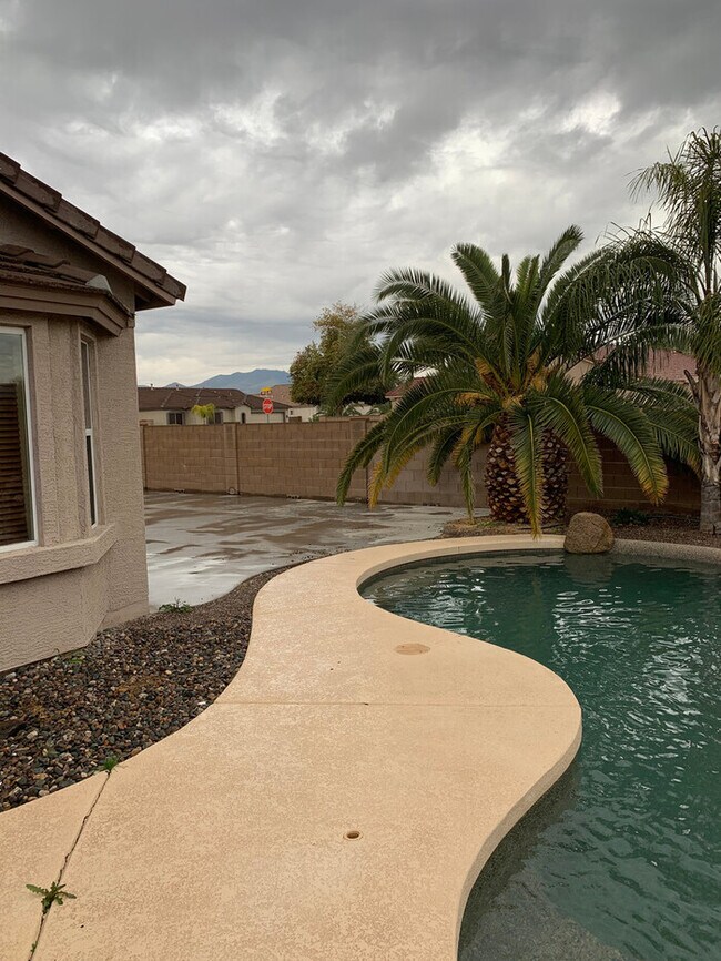 Building Photo - Very Nice 3 bedroom 2 bath home with a guest house