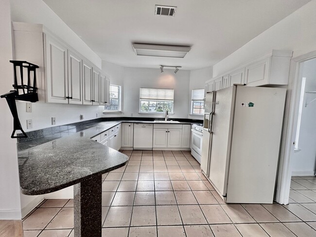 Building Photo - Live Near the Water – 3-Bedroom Home with ...