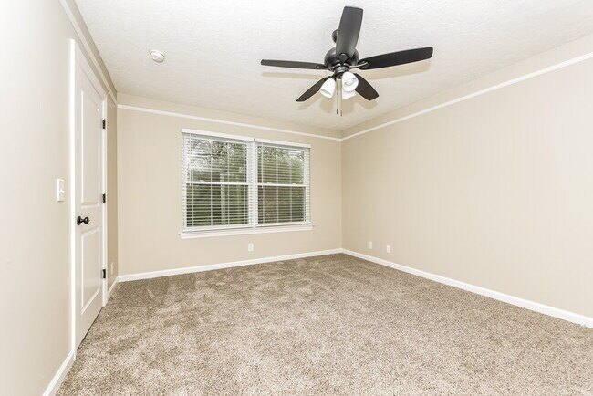 Building Photo - 4956 Alexis Dr