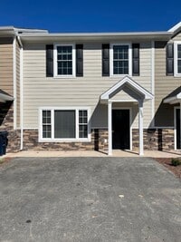 Building Photo - ***FIRST MONTHS RENT HALF PRICE***3BR/2.5B...