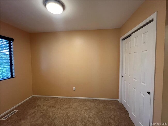 Building Photo - 475 Country Club Ln