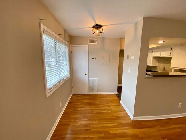 Building Photo - 1416 Foxhall Ln SE