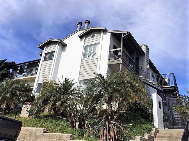 Building Photo - 2bd/2bth Condo with Private Patio, In-Unit...