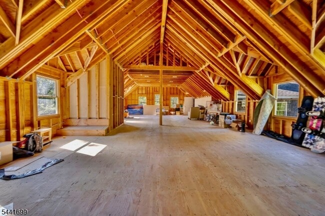 Building Photo - 3 Laurel Ln