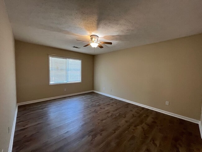 Building Photo - Beautiful Home Located Off Of Whitesville ...