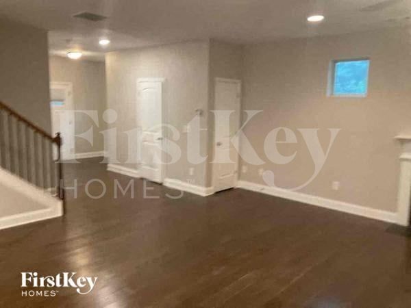Building Photo - 4120 Woodland Park Dr SW