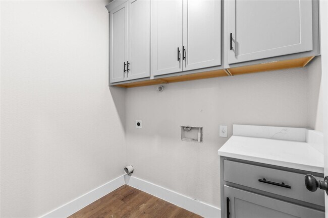 Building Photo - 2398 Valley Dr