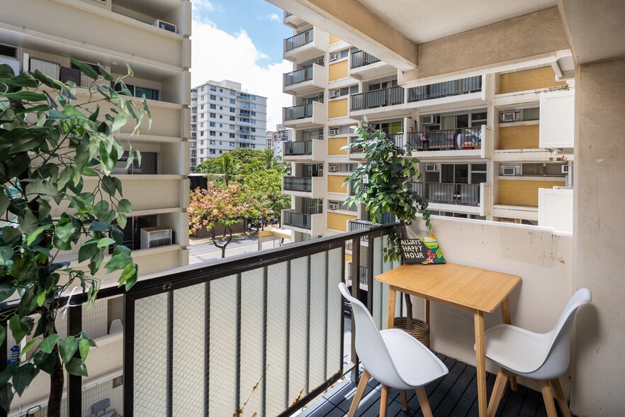 Building Photo - 2465 Kuhio Ave