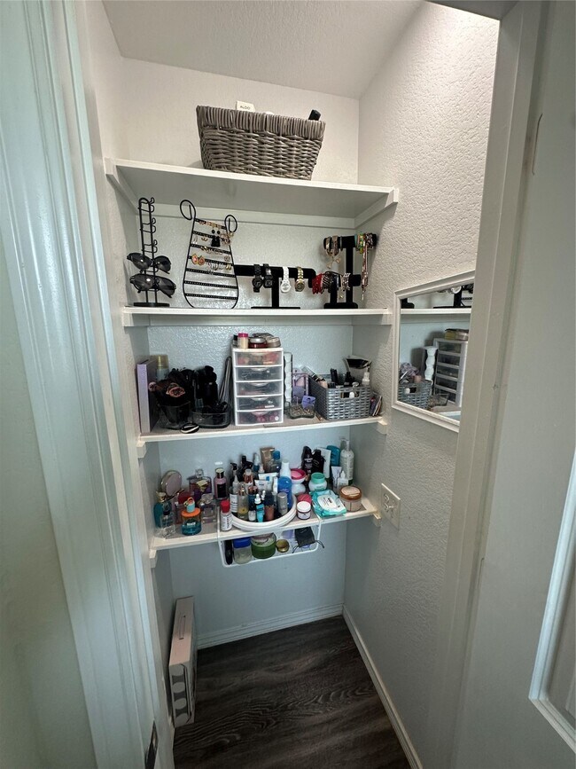 Building Photo - 5730 Pampus Prairie Rd