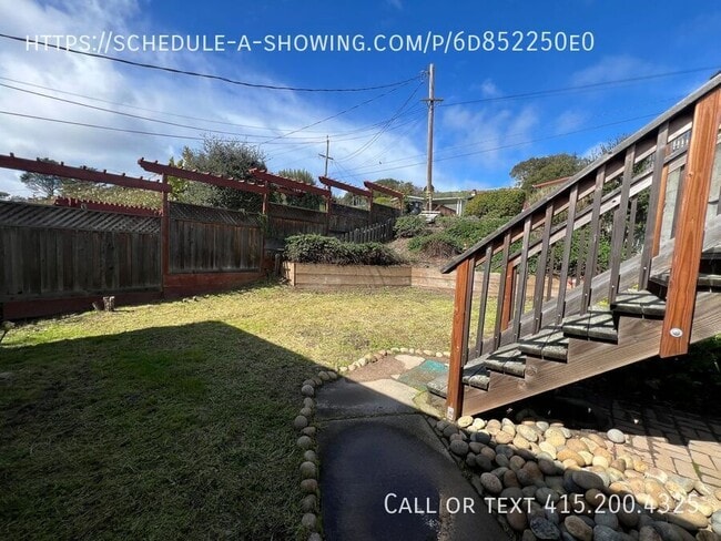 Building Photo - Spacious 3 Bedroom 2 Bath Home in Monterey