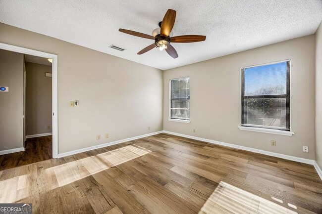 Building Photo - 132 N Woodvalley Dr