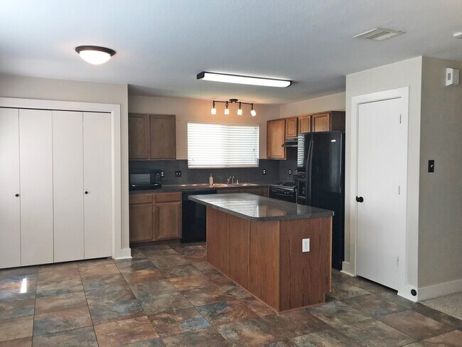 Building Photo - 26885 Kings Park Hollow Dr