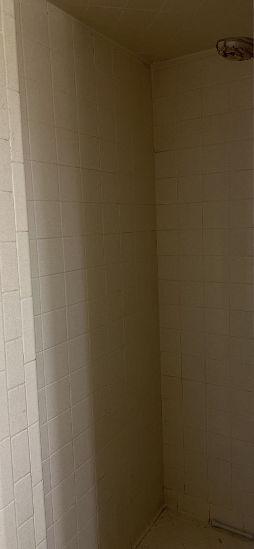Building Photo - 3 bedroom 2 bathroom! HOUSING ACCEPTED!