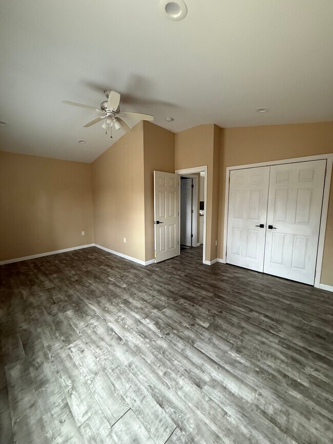 Building Photo - 158 Lake Hayward Rd