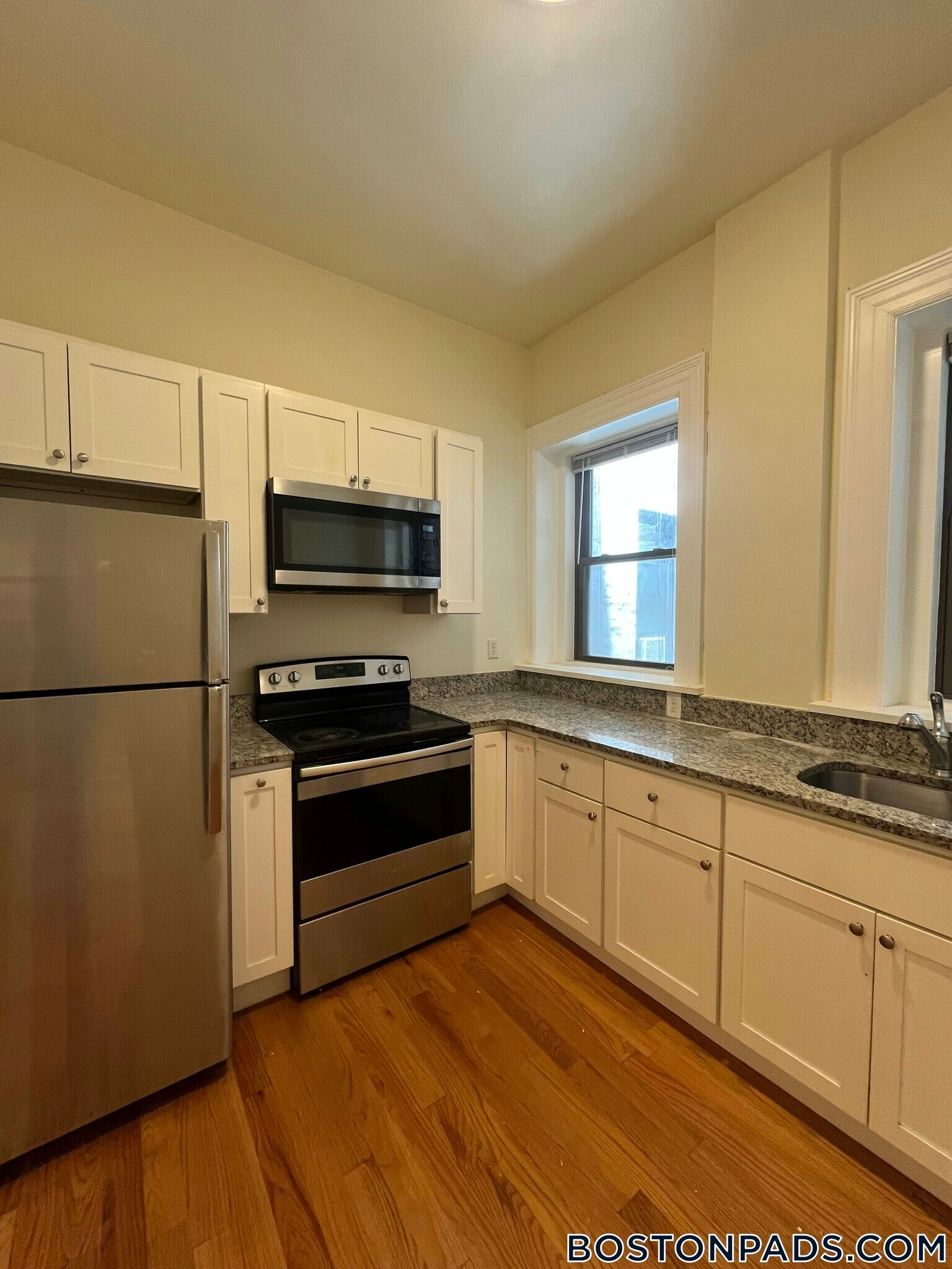 Building Photo - 1463 Beacon St