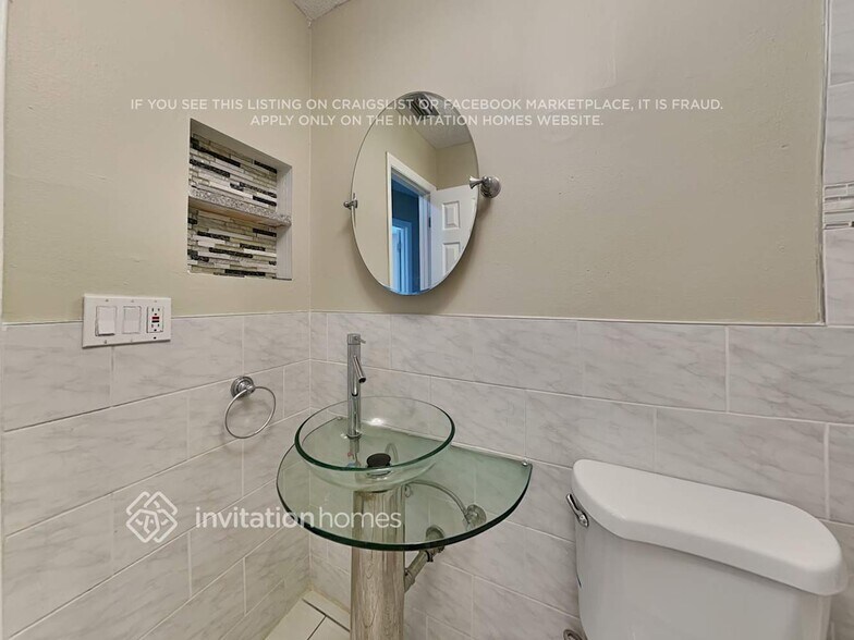 Building Photo - 8380 Jacaranda Ave