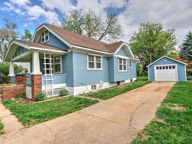 Building Photo - 3 Bedroom / 1 Bath Home with Washer/Dryer ...