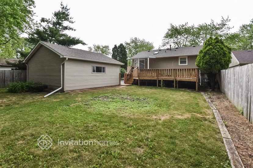 Building Photo - 104 N Elm Ln