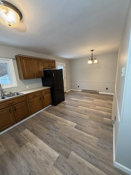 Building Photo - 285 1/4 Walnut St