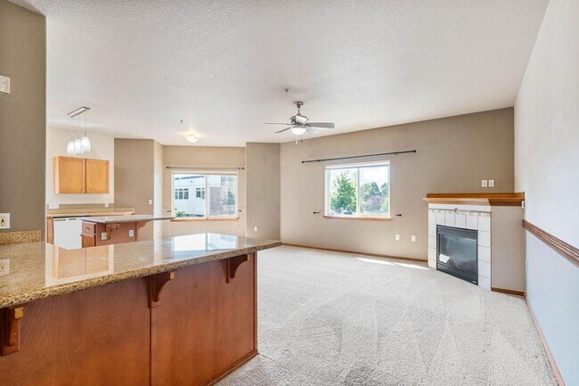Building Photo - Immaculate 2-bdrm/2-bath, 2nd-floor, corner-unit condo in Bethany Village.  In-unit laundry, deed...