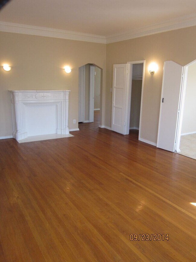 Building Photo - 624