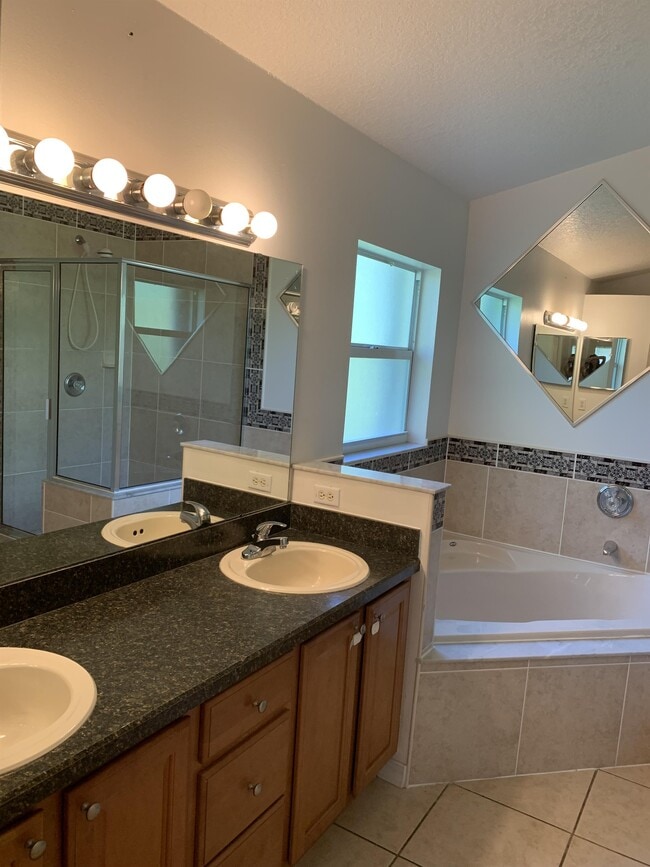 Building Photo - 1251 Creekview Ct