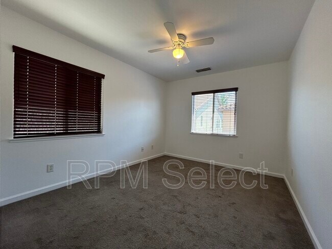 Building Photo - 35 Seatuck Ct