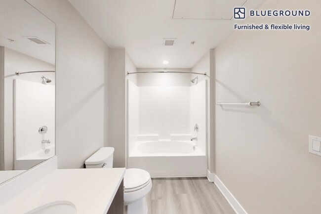 Building Photo - 5685 Park Dr