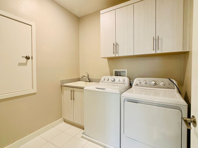 Building Photo - Modern 4BR Home in Irvine Great Park | Resort-Style Amenities & Top Schools