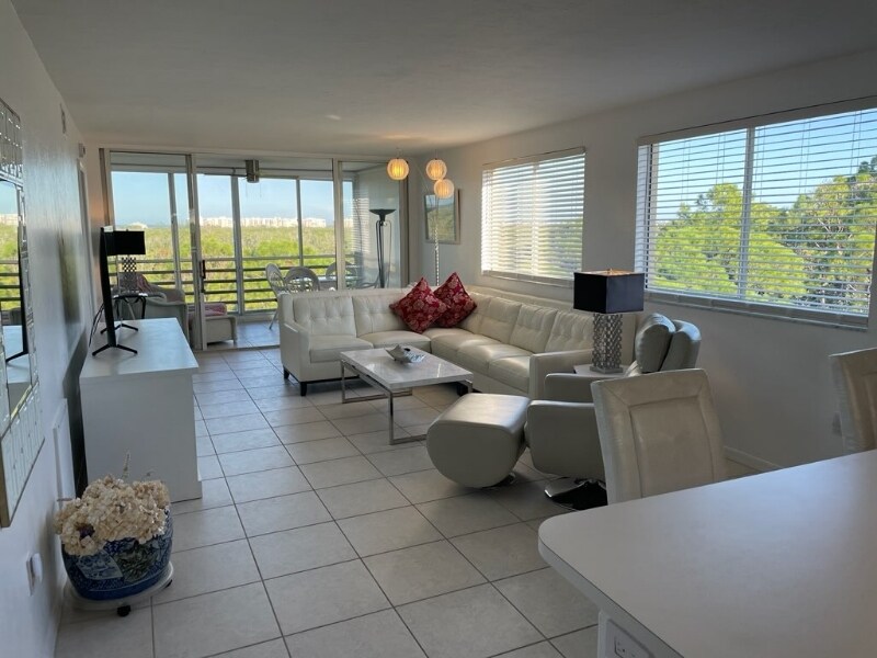 Building Photo - 15171 Cedarwood Ln