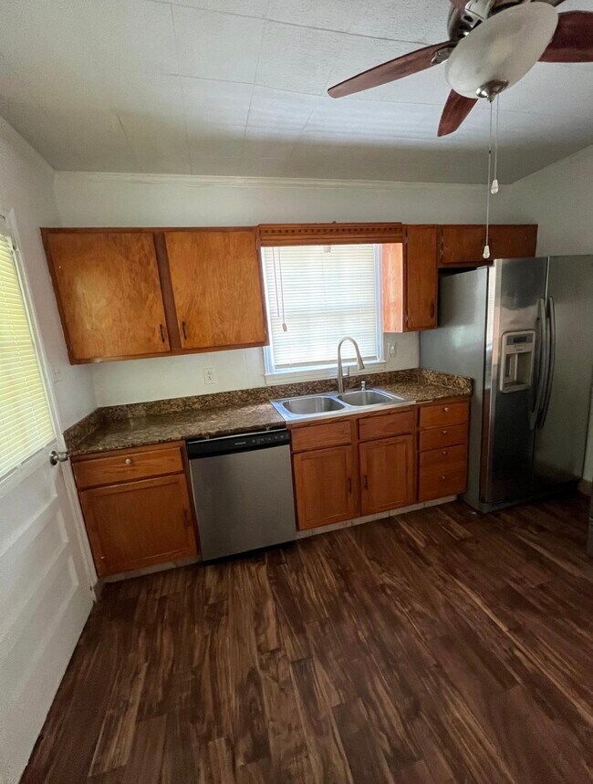 Building Photo - 1031 Oakland Dr