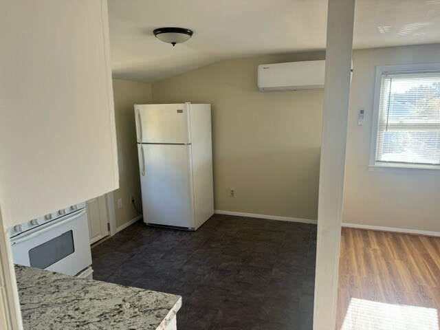 Building Photo - 842 State Rd