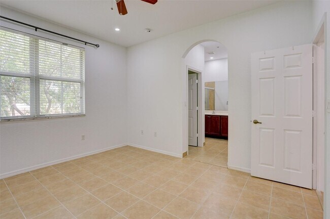 Building Photo - 2851 Prospect Rd