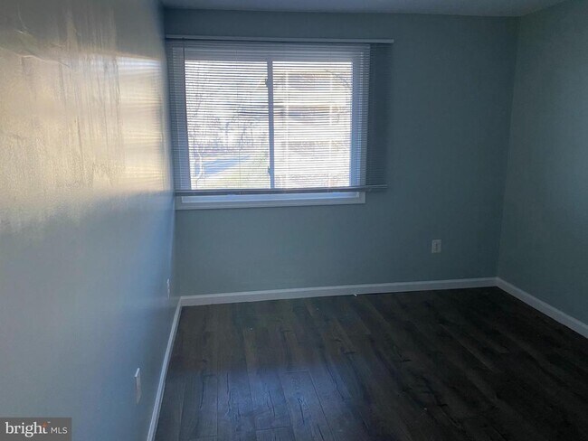 Building Photo - 7101 Donnell Pl