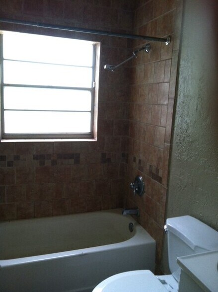 Building Photo - 3307 Anderson Rd