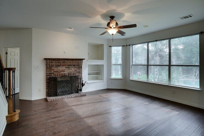 Building Photo - 1414 Laurel Oak Loop