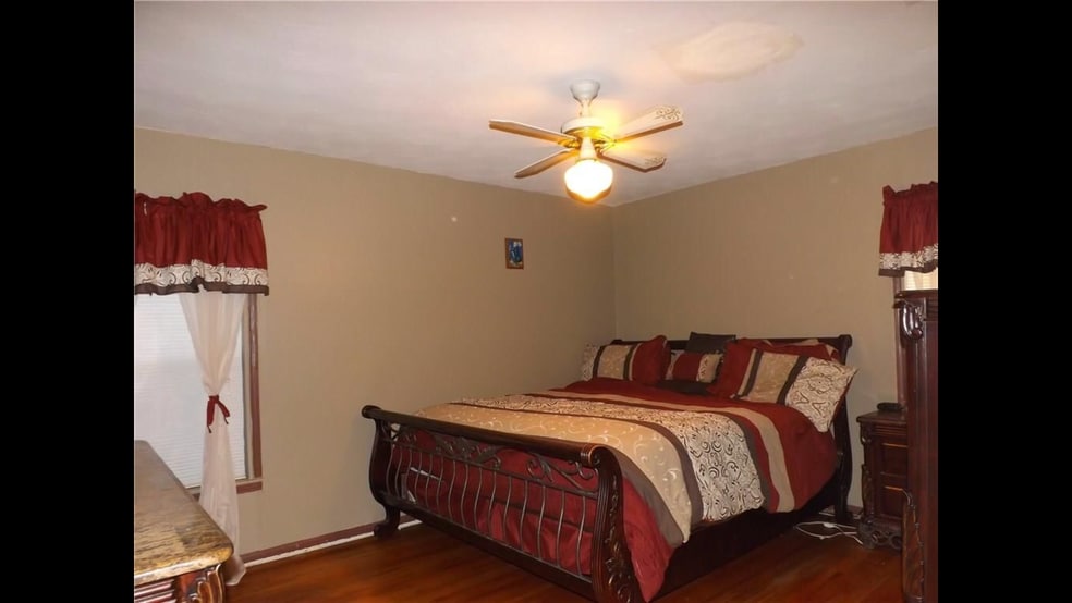 Building Photo - 1939 Gaylord Dr