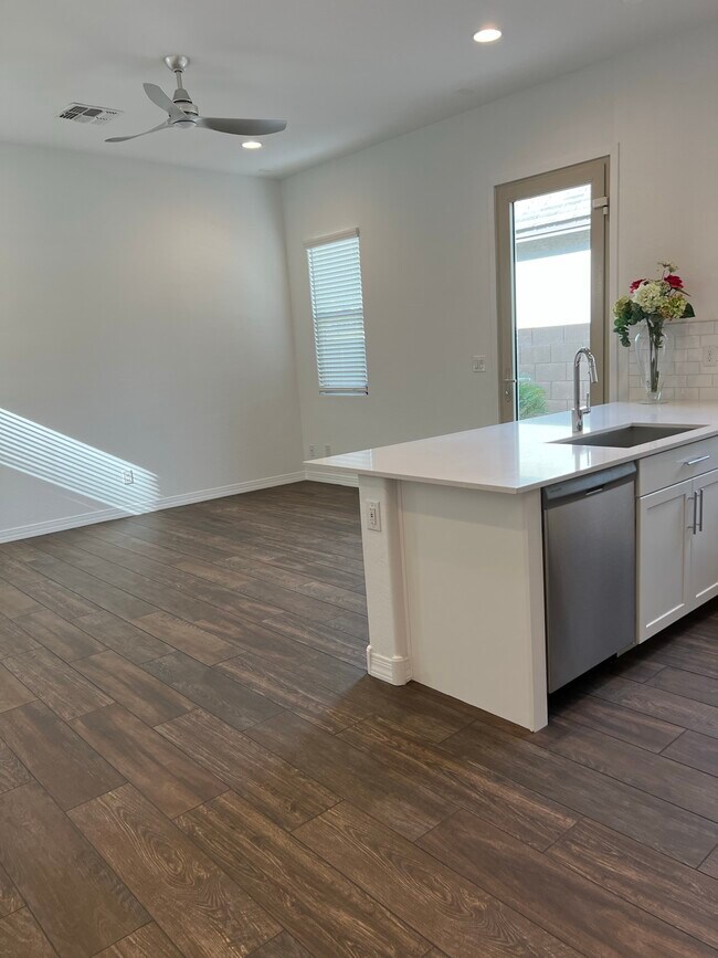 Building Photo - 19605 W Cheery Lynn Rd