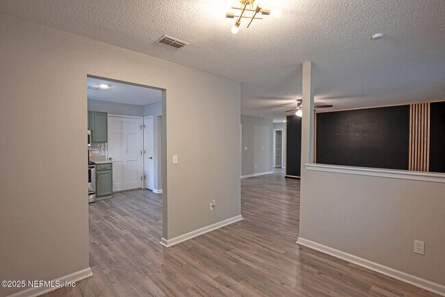Building Photo - 7728 Pikes Peak Dr