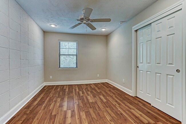 Building Photo - 1501 Hyde Park Blvd