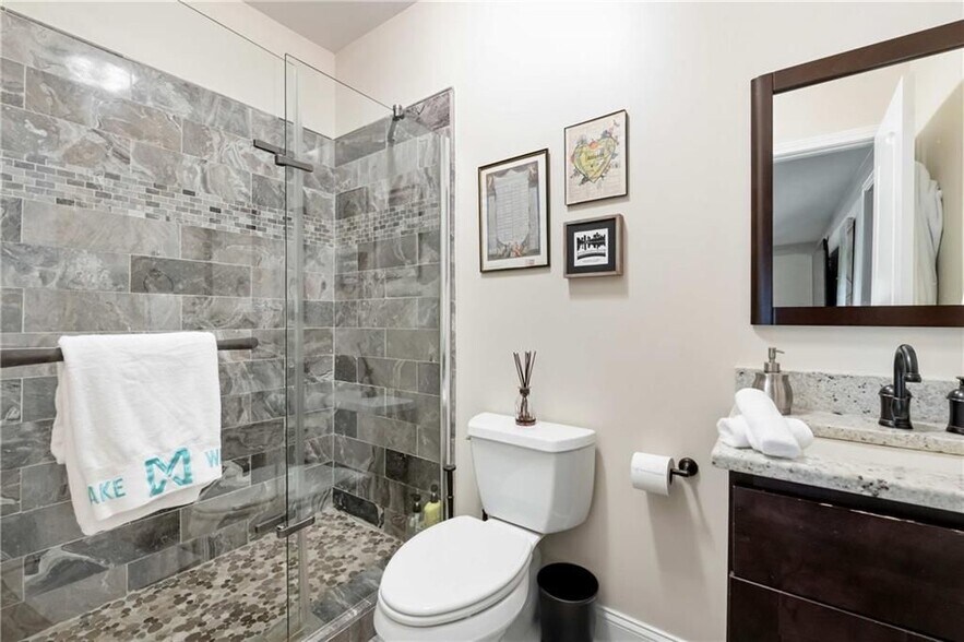 Building Photo - 582 St Charles Ave NE