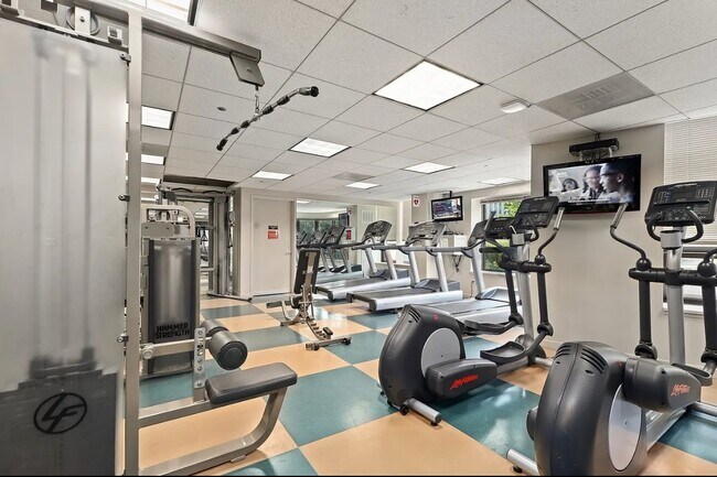 Building Photo - 400 N La Salle Dr