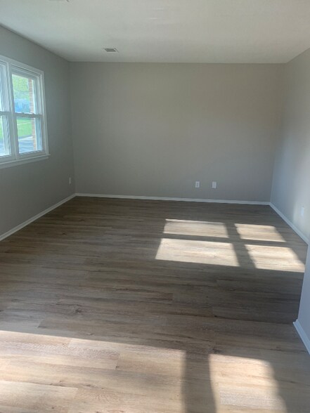 Building Photo - 210 N 4th St