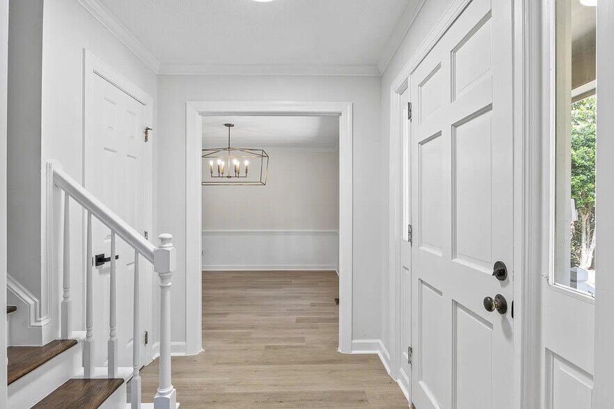 Building Photo - 623 Elmwood Ct