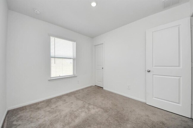 Building Photo - 23415 Pagoda Oak Dr