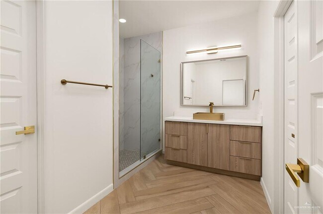 Building Photo - 12 N Revolution St