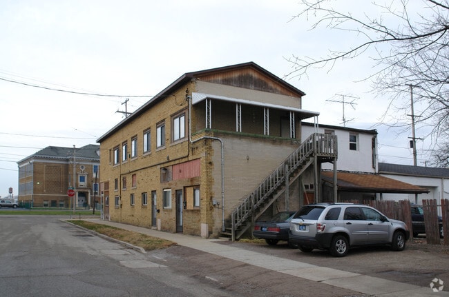 Building Photo - 2921 S Saginaw St