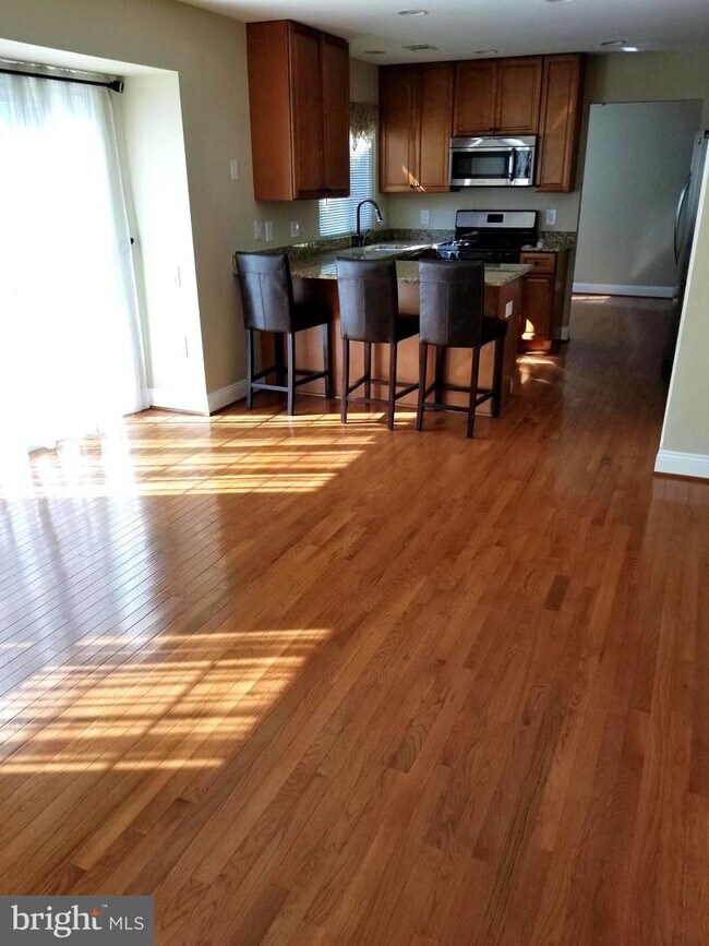Building Photo - 408 Foxridge Dr SW