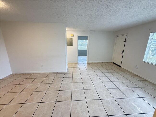Building Photo - 3249 Bloomingdale Villas Ct