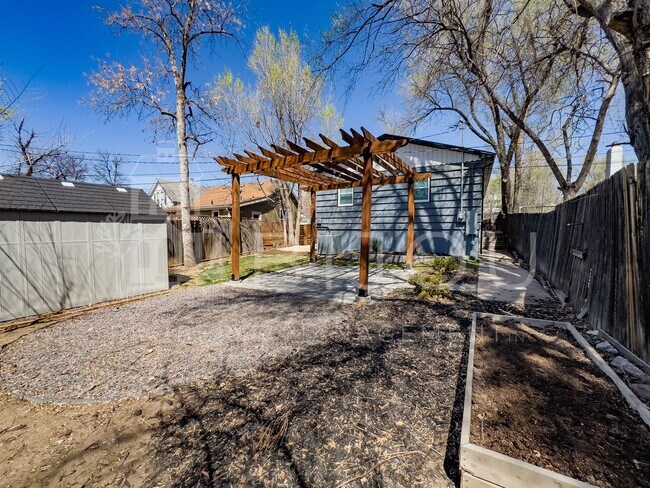 Building Photo - Downtown Ranch Home with View of Pikes Peak